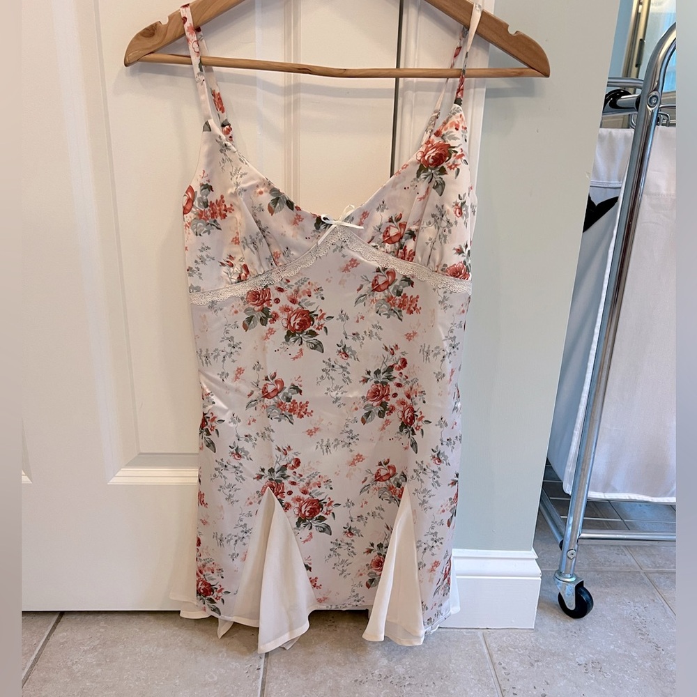 Princess Polly LUCARDI SATIN MINI DRESS FLORAL - Picture 3 of 7